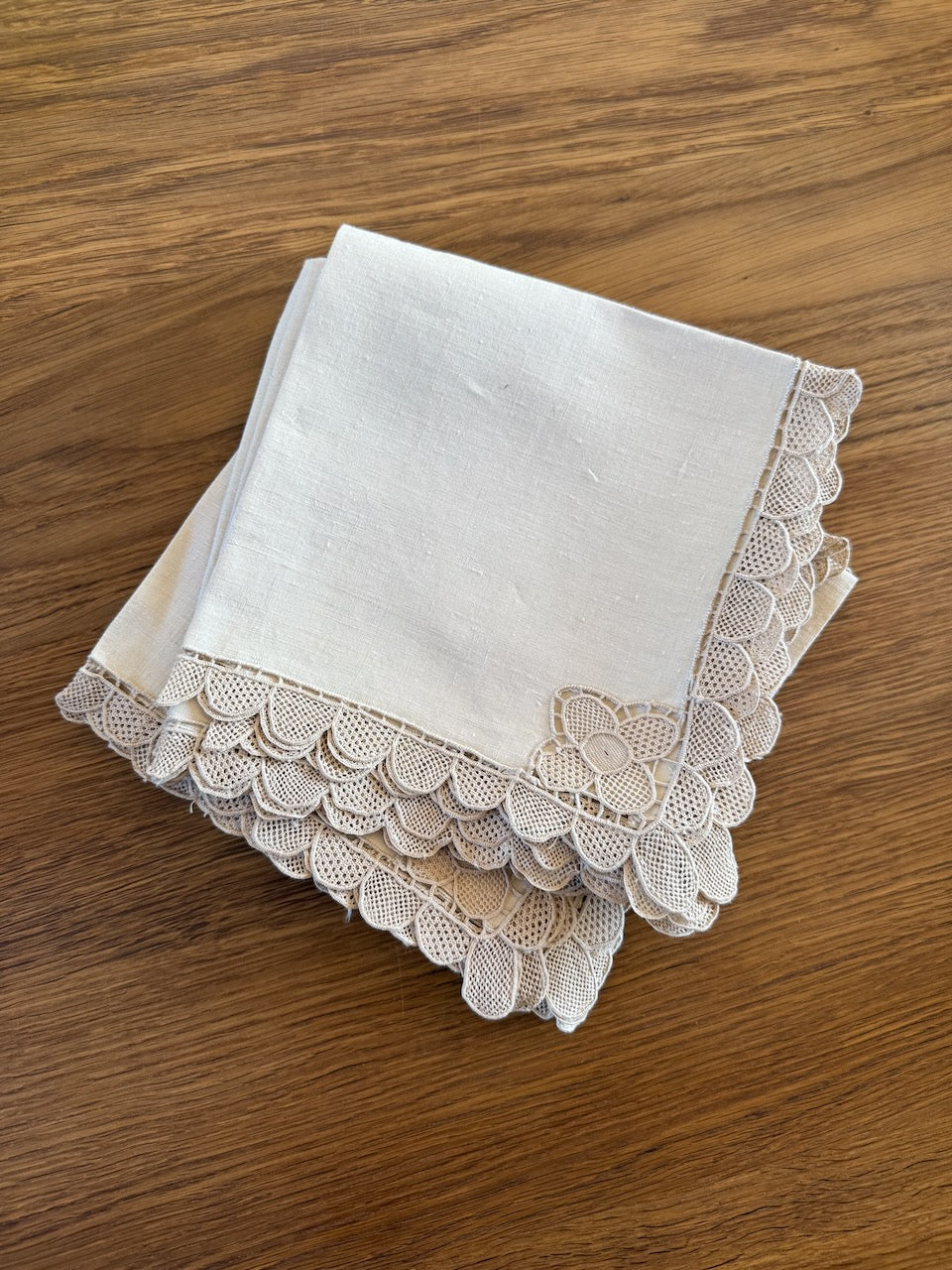 Set of 8 x vintage 1940s hand-crocheted lace edged napkins Palace of Nowhere