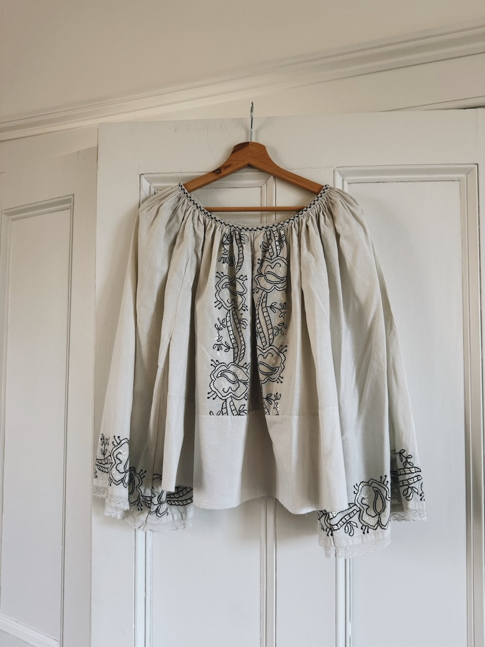 Vintage embroidered wide sleeve folk blouse Palace of Nowhere
